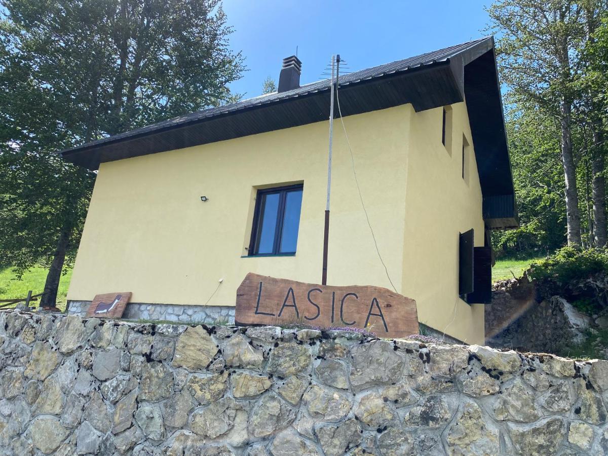 Lasica Žabljak Buitenkant foto